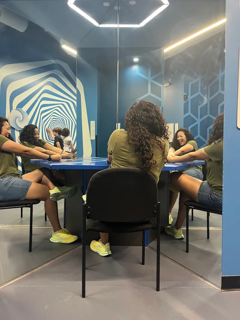 Sara with her mirror clones